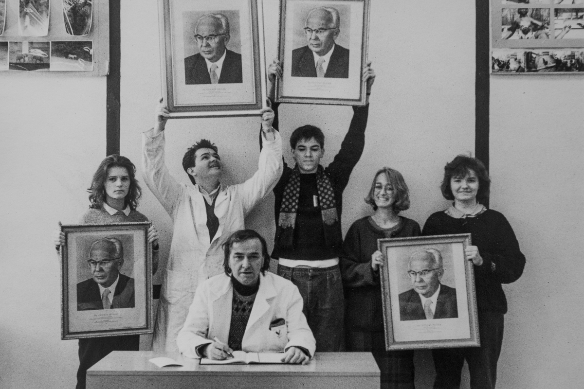 Jana Šebestová, Oddelenie fotografie Školy umeleckého priemyslu, november 1989. Súkromný majetok